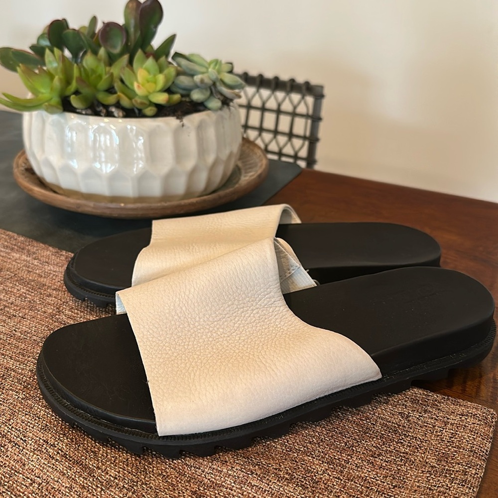 SOREL white slide sandals (US size 7) ✨ - Picture 4 of 6